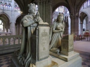 basilique saint denis chauffeur prové vtc tesla